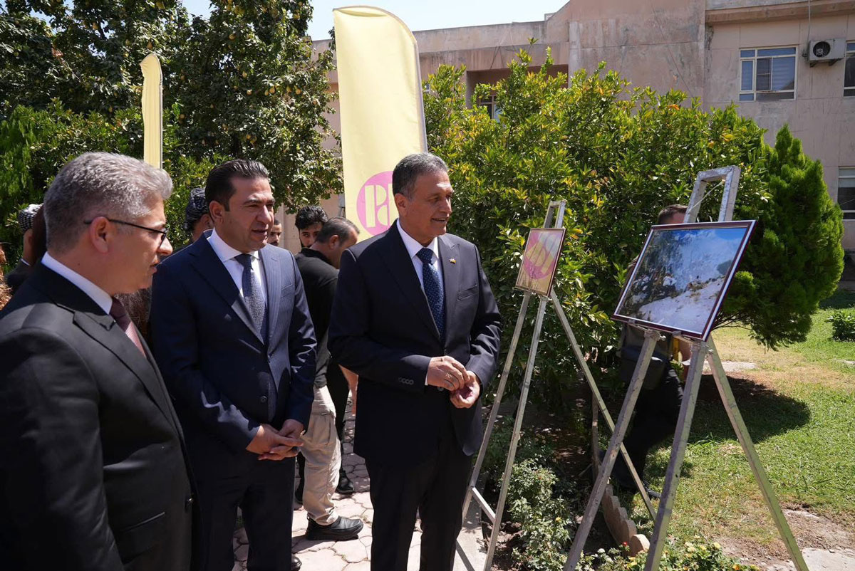 بەرێز”سەربەست لەزگین”بەرپرسێ مەكتەبا رێكخستنا پارێزگەها دهـۆكێ دبیرئاینا 37 ساڵیا ئەنفاڵا بەهـدینان سمیناڕەك بۆ خەلكێ ئیدارا سەربەخۆیا زاخۆ پێشكێشكر