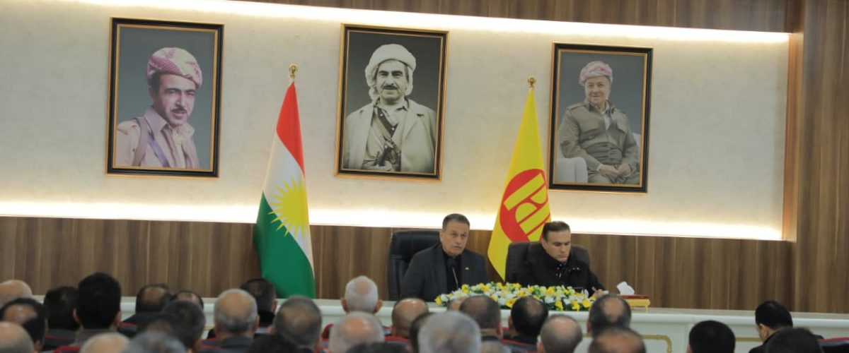 بەڕێز سەربەست لەزگین بەرپرسێ مەکتەبا ڕێکخستنا دهۆکێ دوماهی پێشھاتەیێن سیاسی و کارێ ڕێکخستنێ گەنگەشە دکەت