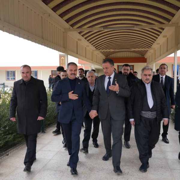 بەڕێز سەربەست لەزگین پشكداری د بەھیا كەسایەتیێ دیارێ ئێزدیان (قاسم شەشۆ) دا دكەت