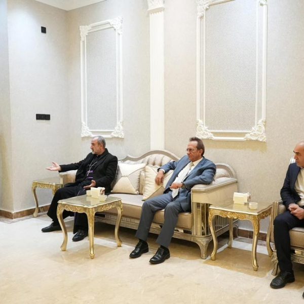 بەرپرسێ مەکتەبا ڕێکخستنێ پێشوازیێ ل شاندەکێ بلندێ زانایێن ئایینی یێن پێکھاتەیێن جودا دکەت