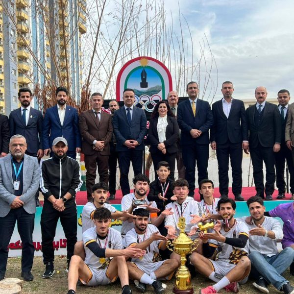 بەڕێزان دکتۆرە ڤیان و ھەڤال سەباح بەیتوللا سەرەدانا بارەگایێ لقێ دھۆک یێ ئێکەتیا قوتابی و لاوێن دیموکراتا کوردستان کر