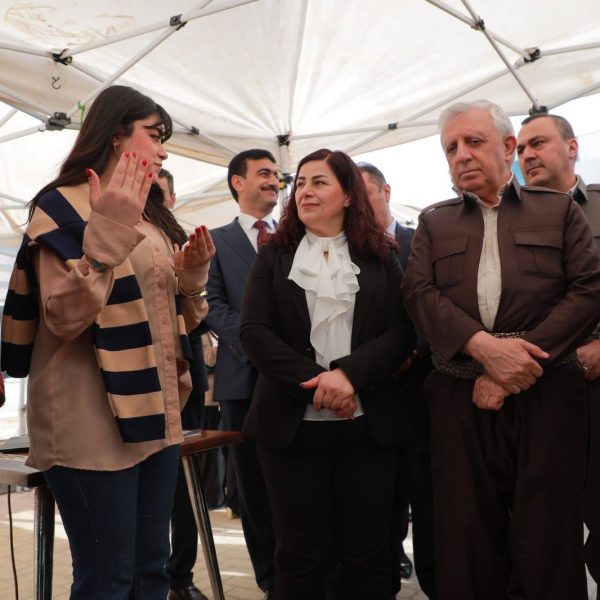 بەڕێزان دکتۆرە ڤیان و ھەڤال سەباح بەیتوللا سەرەدانا بارەگایێ لقێ دھۆک یێ ئێکەتیا قوتابی و لاوێن دیموکراتا کوردستان کر