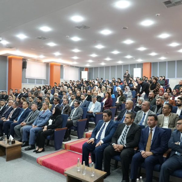 بەڕێز "سەربەست لەزگین" سمێنارەک ل زانکۆیا پۆلیتەکنیک پێشکەشکر