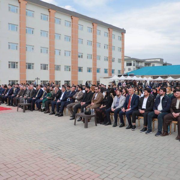 بەڕێزان دکتۆرە ڤیان و ھەڤال سەباح بەیتوللا سەرەدانا بارەگایێ لقێ دھۆک یێ ئێکەتیا قوتابی و لاوێن دیموکراتا کوردستان کر