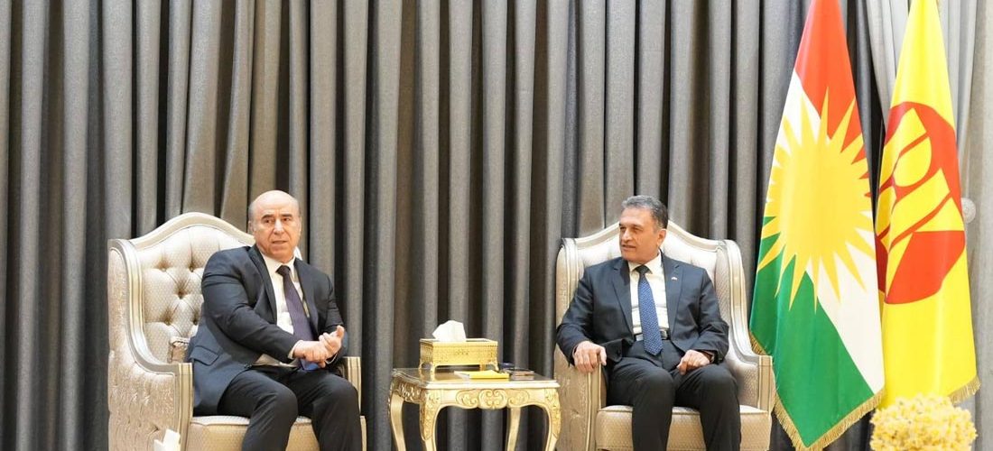 بەڕێز سەربەست لەزگین پێشوازی ل بەزێز نەوزاد هادی و شاندێ دگەلدا دکەت