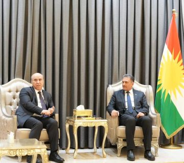 بەڕێز سەربەست لەزگین پێشوازی ل بەزێز نەوزاد هادی و شاندێ دگەلدا دکەت