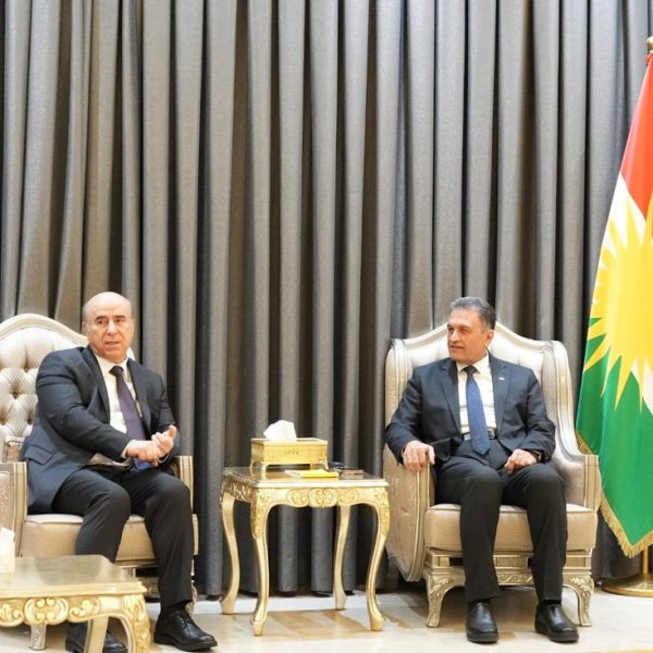 بەڕێز سەربەست لەزگین پێشوازی ل بەزێز نەوزاد هادی و شاندێ دگەلدا دکەت