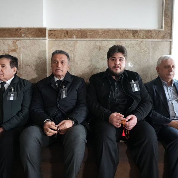 پشکداریکرن د پرسەیا خودێ ژێ رازی پێشمەرگە و کادرێ دێرینێ پارتی (سربست زاخۆیی)