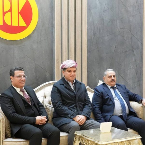 بەڕێز سەربەست لەزگین پێشوازی ل بەزێز نەوزاد هادی و شاندێ دگەلدا دکەت