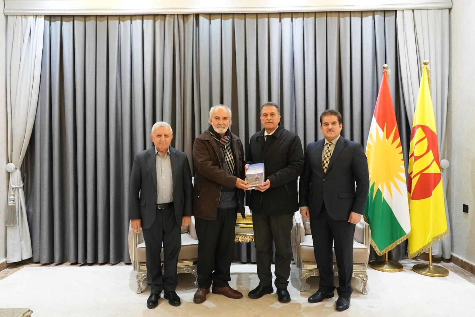 بەڕێز سەربەست لەزگین پێشوازیێ ل وەرگێڕ و هەلبەستڤان بەدەل ڕەفۆ مزووری دکەت