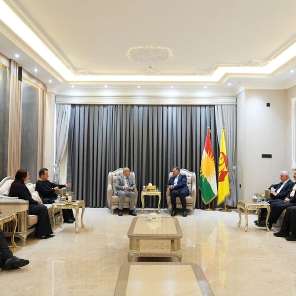 بەرپرسێ مەکتەبا ڕێکخستنێ پێشوازیێ ل ڕێڤەبەرێ گشتی یێ کارەبێ ل پارێزگەھا دھۆکێ دکەت