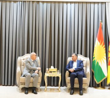 بەرپرسێ مەکتەبا ڕێکخستنێ پێشوازیێ ل ڕێڤەبەرێ گشتی یێ کارەبێ ل پارێزگەھا دھۆکێ دکەت