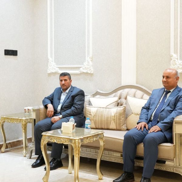 بەرپرسێ مەکتەبا ڕێکخستنێ پێشوازیێ ل شاندەکێ زانایێن ئایینی دکەت