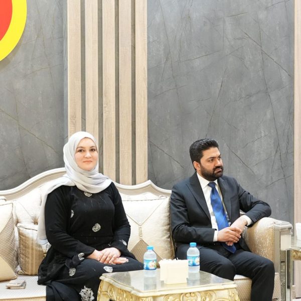 بەرپرسێ مەکتەبا ڕێکخستنێ پێشوازیێ ل شاندەکێ زانایێن ئایینی دکەت