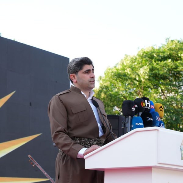 بەڕپرسێ مەکتەبا ڕێکخستنێ پشکدایێ د چالاکیەکا ئێکەتیا قوتابی و لاوان دا دکەت