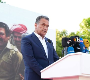 بەڕێز سەربەست لەزگین بەرپرسێ مەکتەبا ڕێکخستنا پارتی دیموکراتی کوردستان ل بەھدینان پەیڤەکێ د یۆبیلا زێڕینا شۆڕشا گولانێ دا پێشکەش دکەت، کو ژ لایێ مەکتەبا سکرتاریەتا ئێکەتیا قوتابی و لاوان ڤە ھاتبوو ڕێکخستن و ستایشا ڕۆڵێ قوتابی و لاوان دکەت 