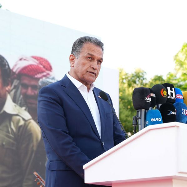 بەڕێز سەربەست لەزگین بەرپرسێ مەکتەبا ڕێکخستنا پارتی دیموکراتی کوردستان ل بەھدینان پەیڤەکێ د یۆبیلا زێڕینا شۆڕشا گولانێ دا پێشکەش دکەت، کو ژ لایێ مەکتەبا سکرتاریەتا ئێکەتیا قوتابی و لاوان ڤە ھاتبوو ڕێکخستن و ستایشا ڕۆڵێ قوتابی و لاوان دکەت 