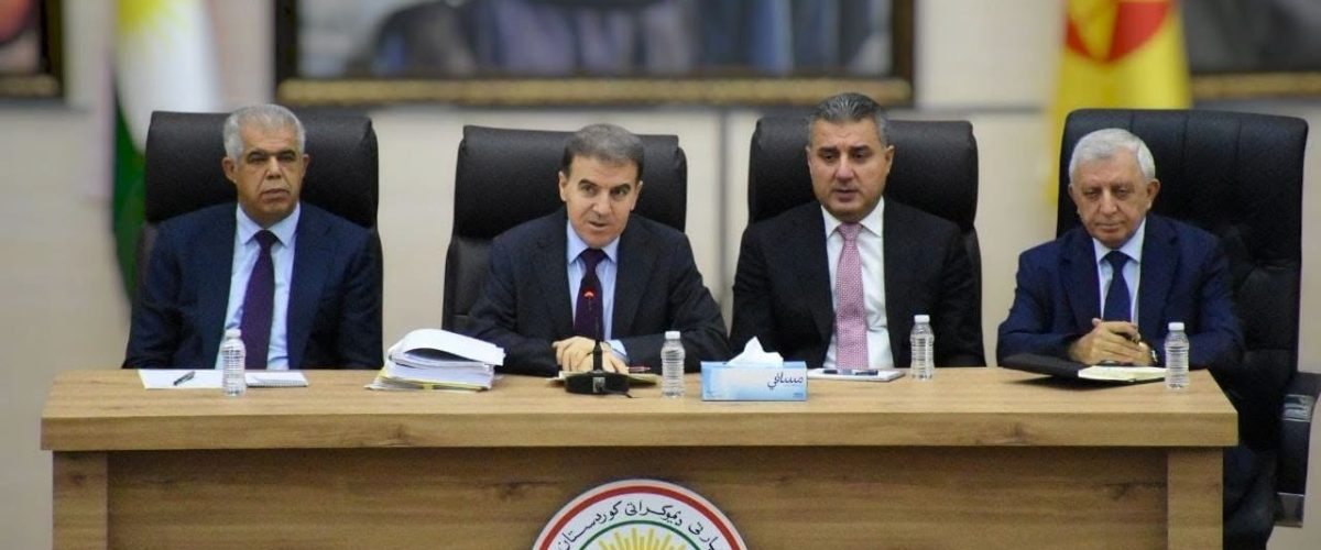 هێمن هەورامی سمینارەکێ بۆ کادرێن لقێ 9 یێ پارتی ل ئاکرێ پێشکەشدکەت