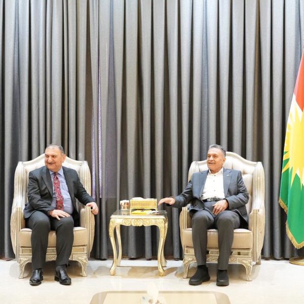 سەربست لەزگین پێشوازیێ ل ئەحمەد کانی و شاندەکێ دگەلدا دکەت
