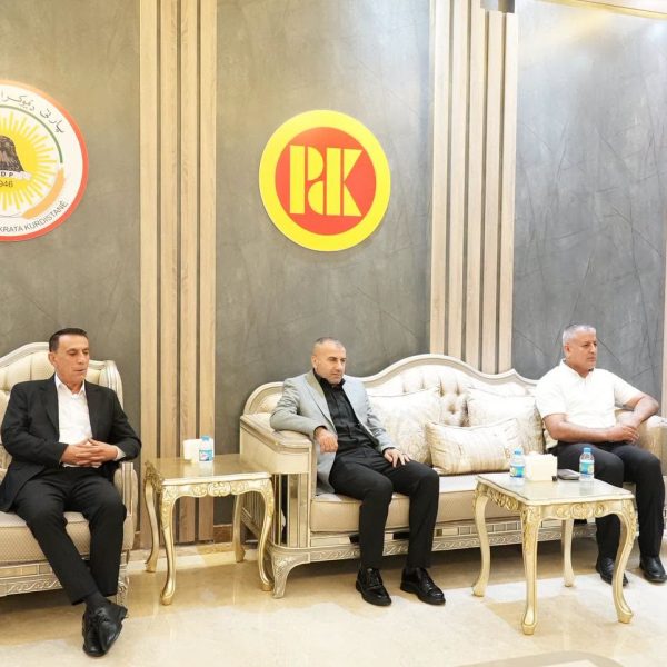 بەرپرسێ مەکتەبا ڕێکخستنێ پێشوازیێ ل دەستەیا کارگێریا بەرێ یا یانەیا زاخۆ دکەت