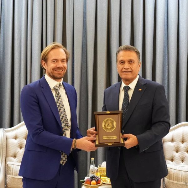 سەربەست لەزگین پێشوازی ل کونسولێ گشتیێ بەریتانیا دکەت
