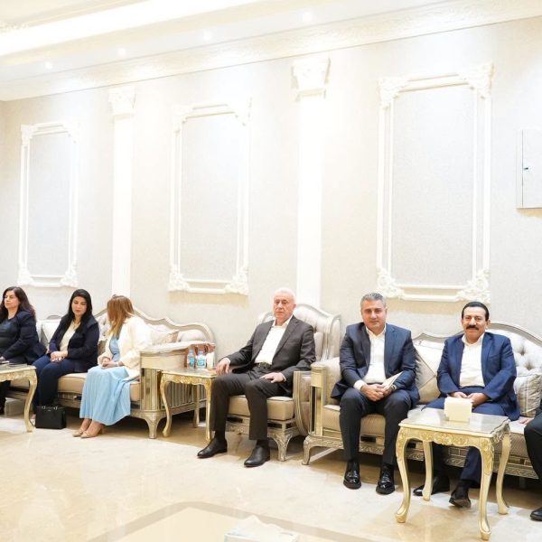 سەربست لەزگین پێشوازیێ ل ئەحمەد کانی و شاندەکێ دگەلدا دکەت